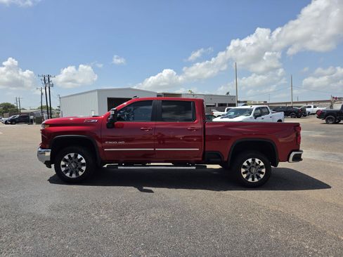 Used 2024 Chevrolet Silverado 2500 LT AWD/4WD image 2