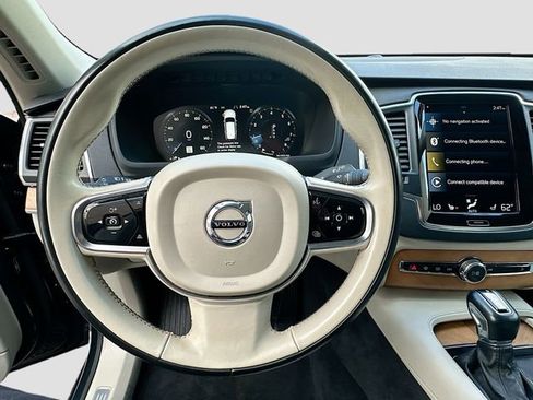 Used 2021 Volvo XC90 T5 Momentum image 12