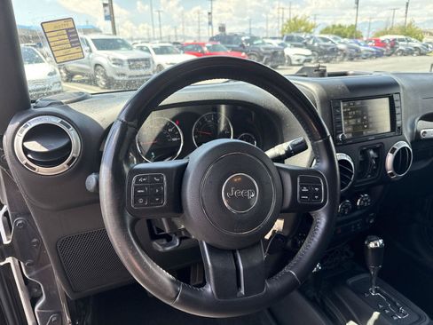 Used 2016 Jeep Wrangler Unlimited Sahara w/ Connectivity Group AWD/4WD image 13