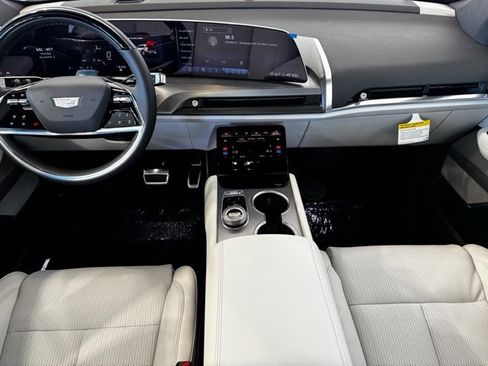 New 2026 Cadillac Vistiq Luxury image 14