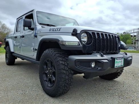 Used 2023 Jeep Gladiator Sport AWD/4WD image 9