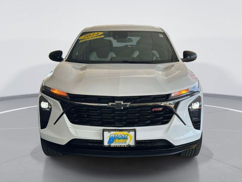 Used 2024 Chevrolet Trax RS w/ Driver Confidence Package FWD image 2