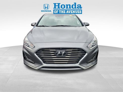 Used 2018 Hyundai Sonata Limited w/ Limited Ultimate Package 03 FWD image 2