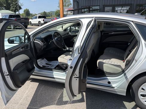 Used 2019 Ford Fusion S FWD image 7