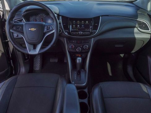 Used 2018 Chevrolet Trax LT w/ LT Convenience Package image 11