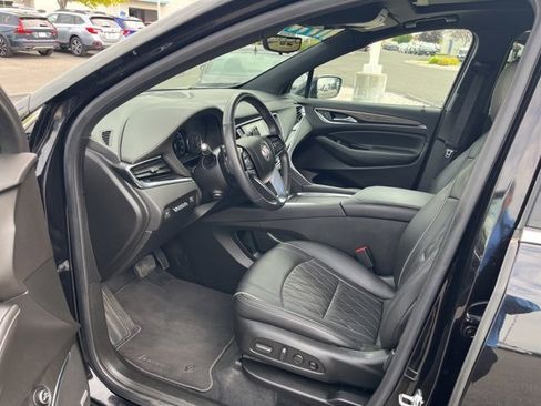 Used 2023 Buick Enclave Avenir image 9