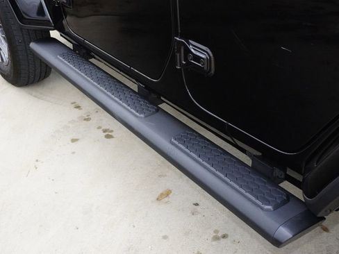 Used 2024 Jeep Wrangler Sahara w/ Technology Group image 10