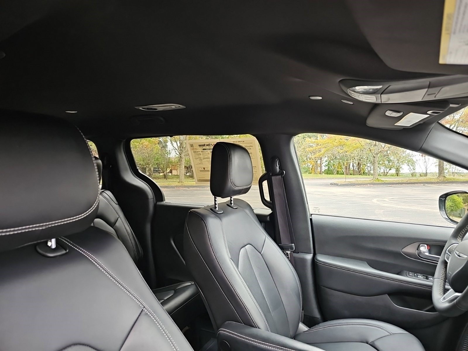 Used 2025 Chrysler Pacifica Select FWD image 14