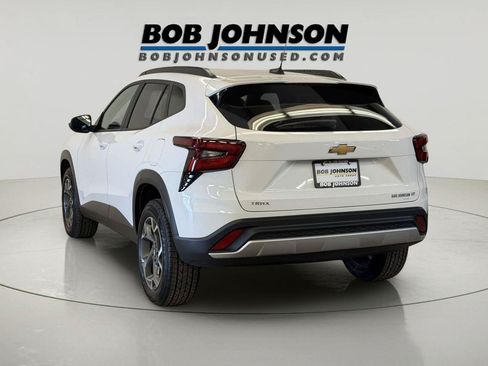 Certified 2024 Chevrolet Trax LT w/ Driver Confidence Package FWD image 9