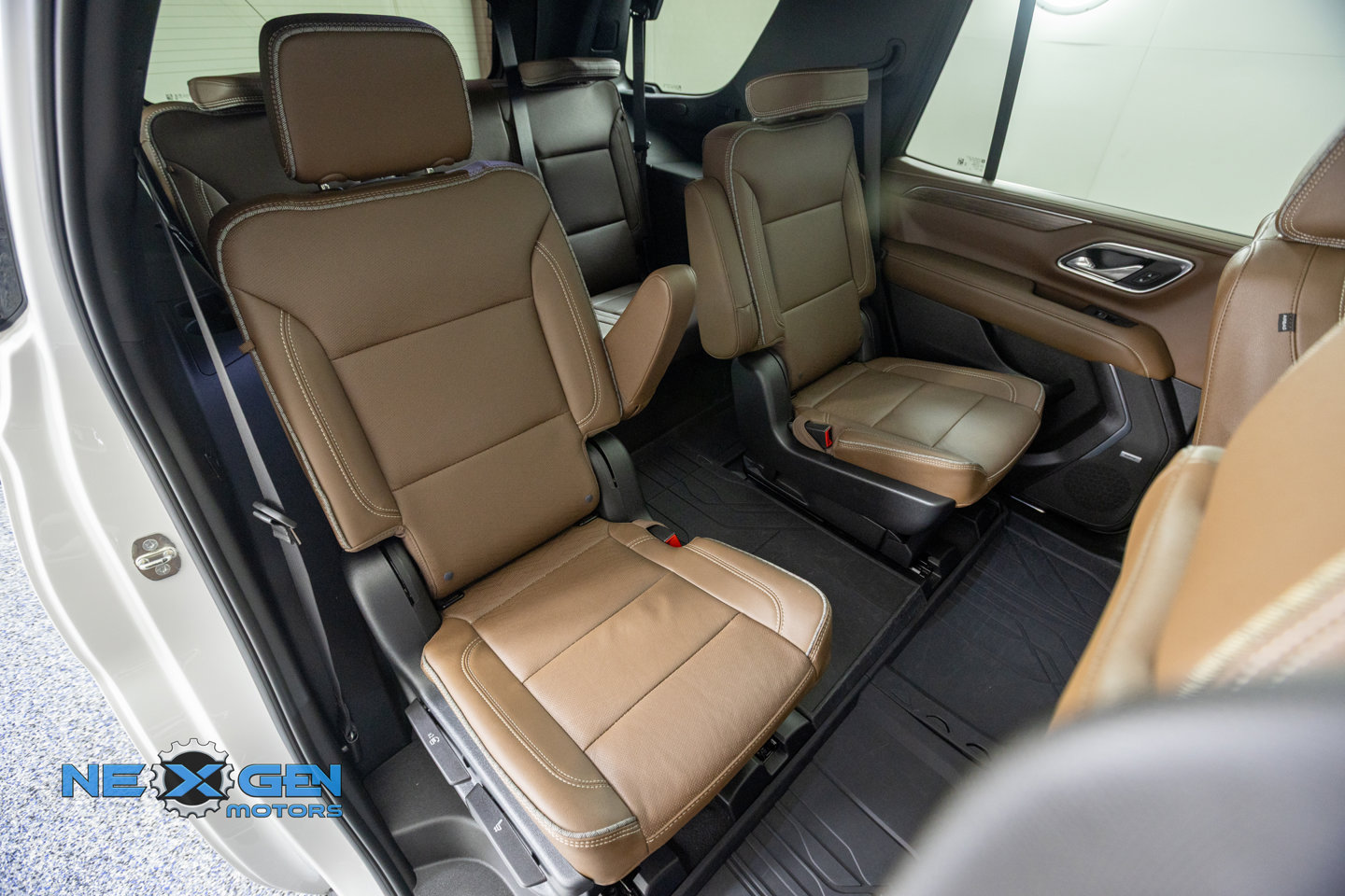 Used 2023 Chevrolet Tahoe High Country AWD/4WD image 41