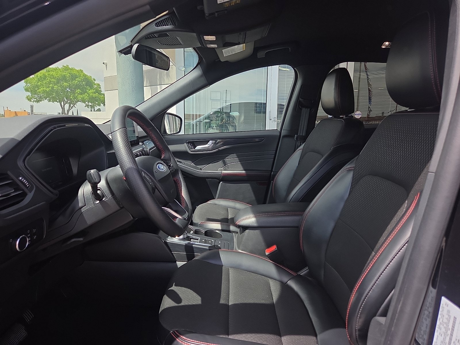 Used 2025 Ford Escape ST-Line AWD/4WD image 9