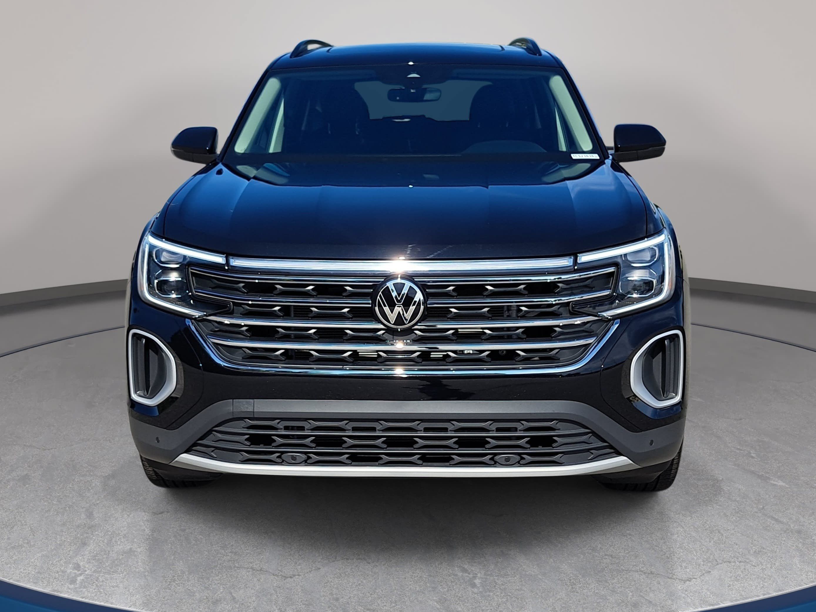 Used 2026 Volkswagen Atlas SE w/ Panoramic Sunroof Package FWD image 2