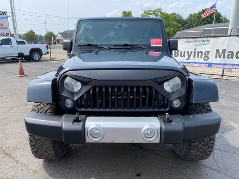 Used 2013 Jeep Wrangler Unlimited Sahara w/ Dual Top Group AWD/4WD image 8