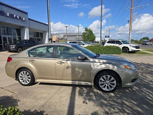 Used 2010 Subaru Legacy 2.5i Limited AWD/4WD image 3