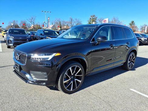 Used 2022 Volvo XC90 T6 Momentum image 9