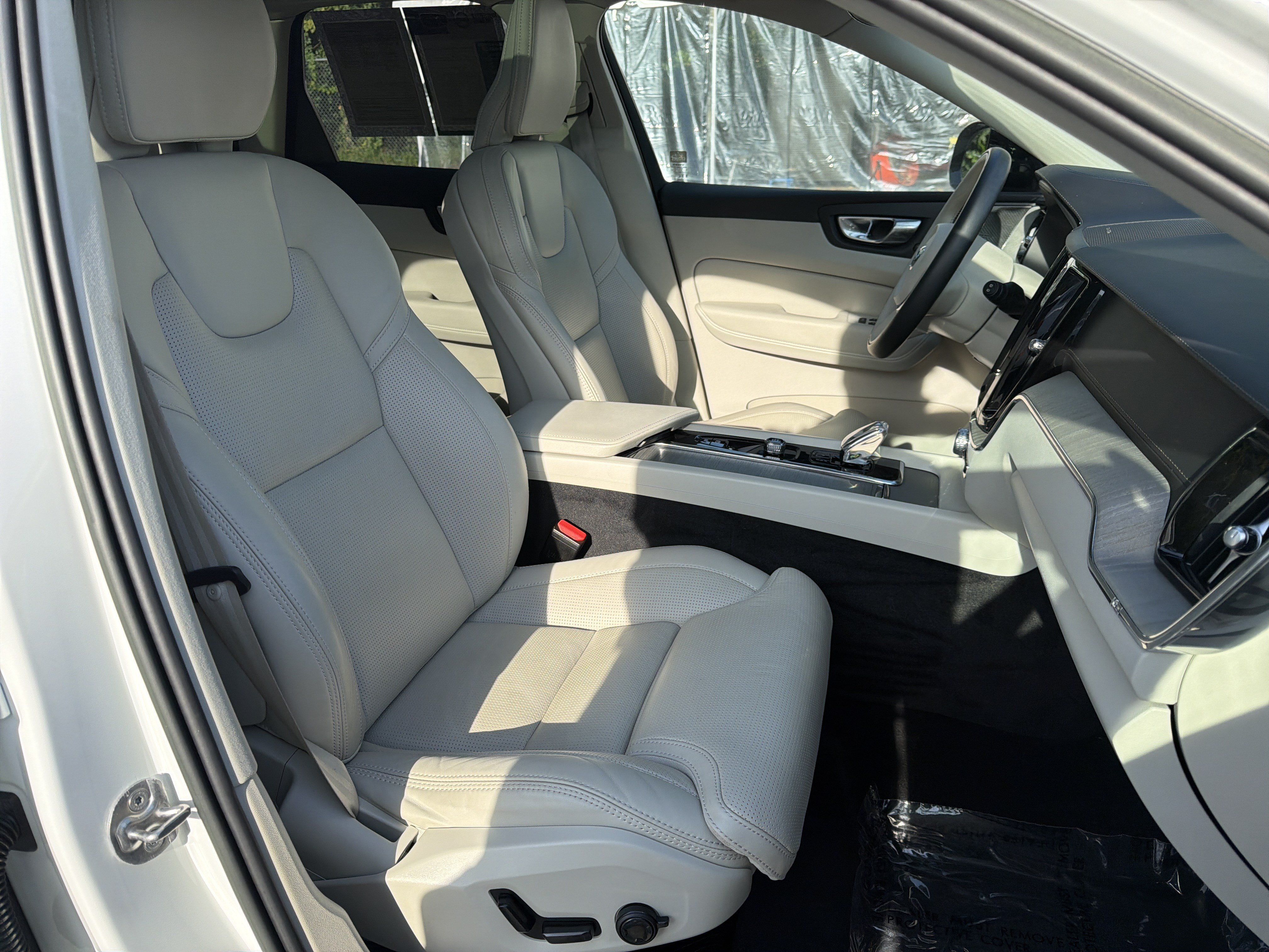 Used 2023 Volvo XC60 B6 Ultimate w/ Protection Package Premier AWD/4WD image 35