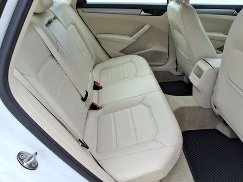 Used 2015 Volkswagen Passat 1.8T Limited Edition FWD image 15