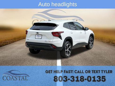 Used 2026 Chevrolet Trax RS w/ Sunroof Package image 14