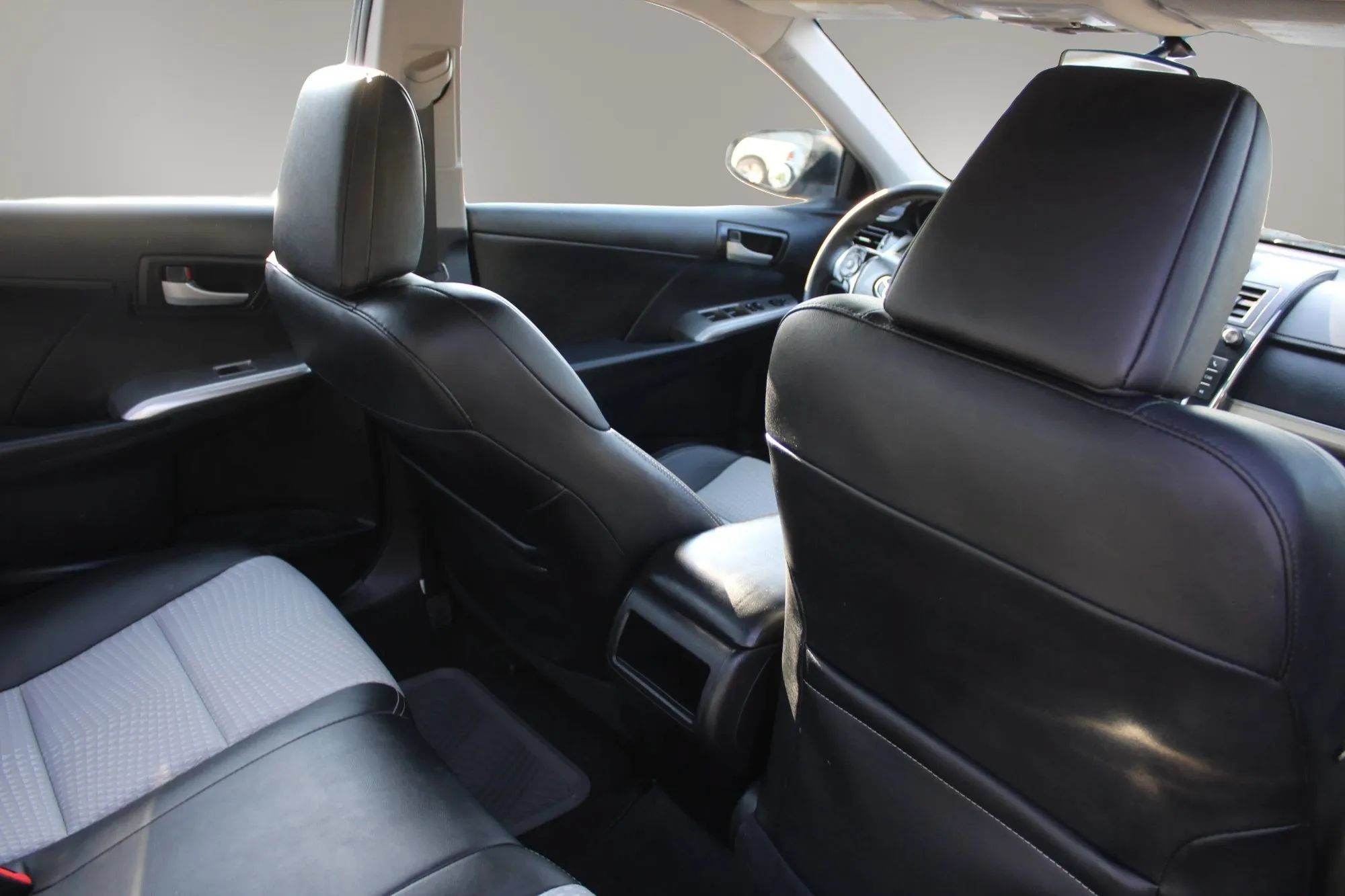Used 2013 Toyota Camry SE FWD image 24