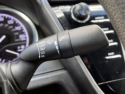 Used 2020 Toyota Camry LE image 27