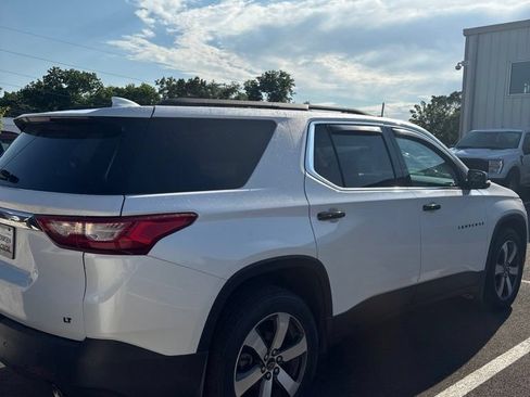 Used 2020 Chevrolet Traverse LT w/ LT Premium Package AWD/4WD image 4