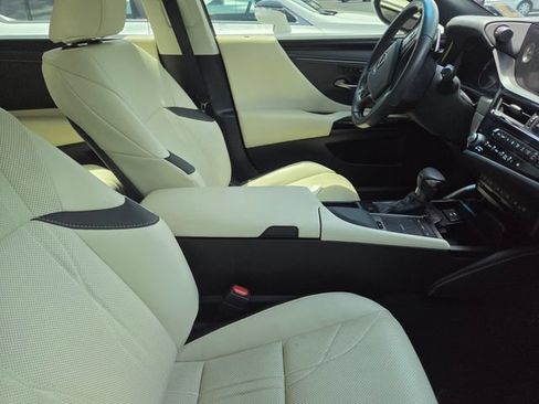 Used 2022 Lexus ES 350 w/ Luxury Package FWD image 5