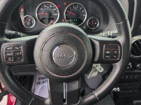 Used 2013 Jeep Wrangler Unlimited Sahara w/ Connectivity Group AWD/4WD image 18