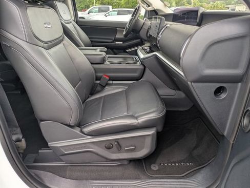Used 2025 Ford Expedition Platinum AWD/4WD image 31