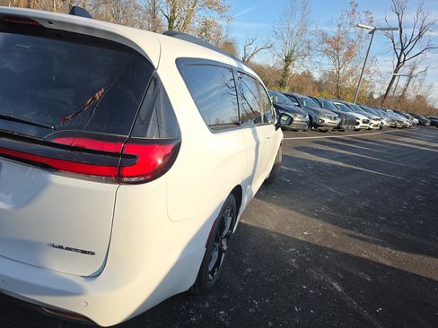 New 2026 Chrysler Pacifica Limited w/ S Appearance Package image 21