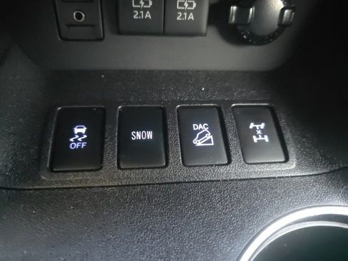 Used 2017 Toyota Highlander XLE image 13