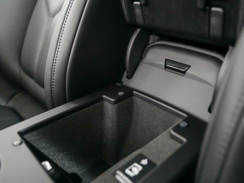 New 2026 Porsche Macan image 35