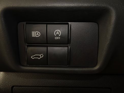 Used 2023 Toyota Highlander L image 46