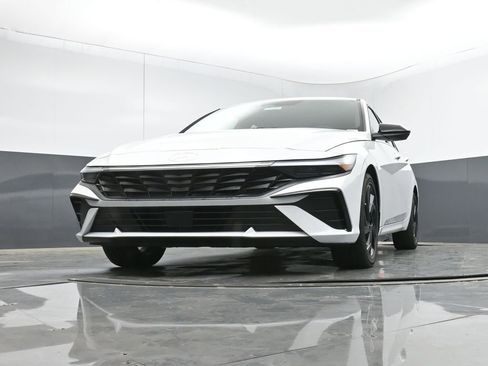 New 2026 Hyundai Elantra SEL Sport Premium FWD image 9