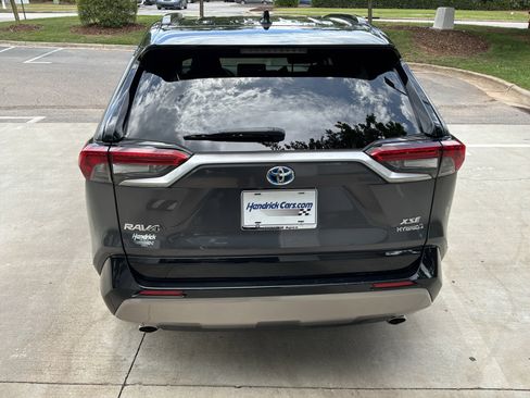 Used 2022 Toyota RAV4 XSE AWD/4WD image 9