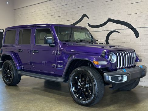 Used 2023 Jeep Wrangler Unlimited Sahara w/ Cold Weather Group AWD/4WD image 2
