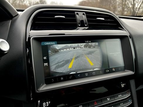 Used 2020 Jaguar F-PACE Premium image 42