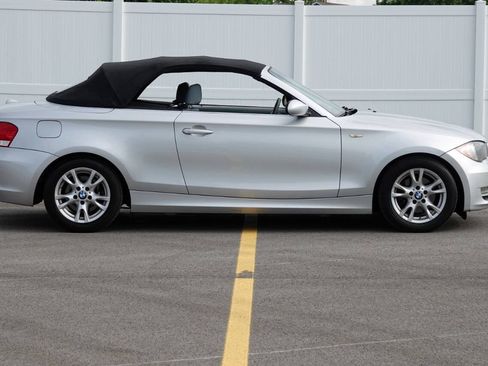 Used 2009 BMW 128i Convertible RWD image 26