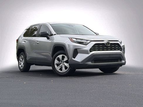 Used 2023 Toyota RAV4 LE FWD image 2