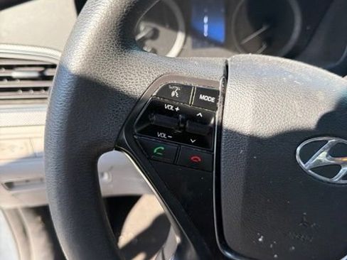 Used 2017 Hyundai Sonata SE FWD image 11