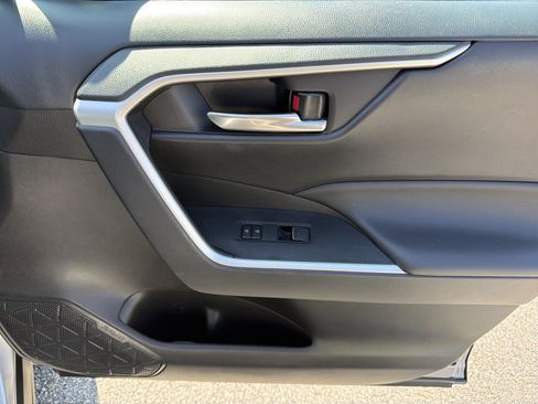 Certified 2025 Toyota RAV4 XLE FWD image 25