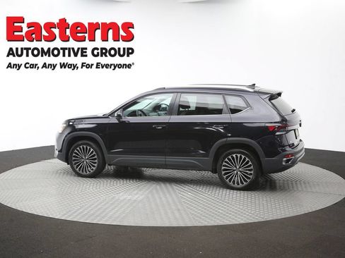 Used 2025 Volkswagen Taos SE FWD image 60