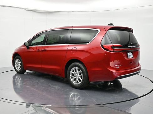 New 2026 Chrysler Pacifica Select image 7