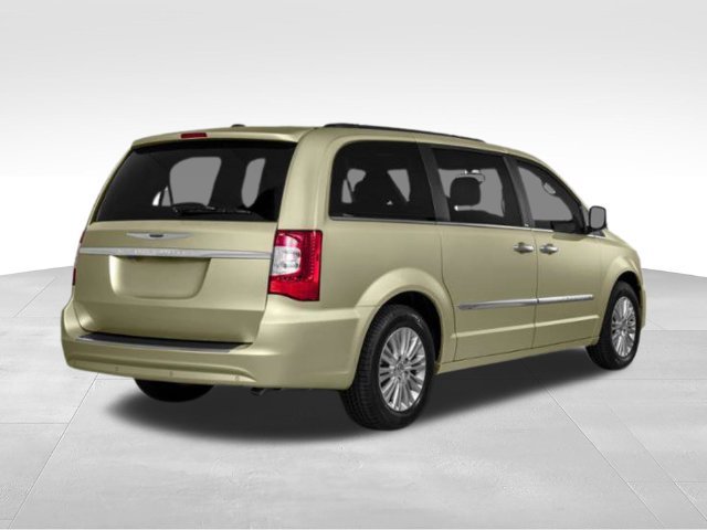 Used 2015 Chrysler Town & Country Touring-L w/ Driver Convenience Group FWD image 2