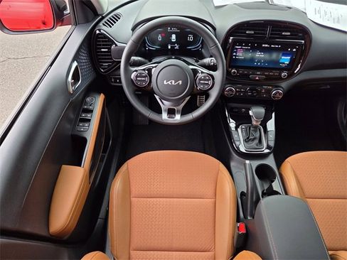 Certified 2025 Kia Soul EX image 11