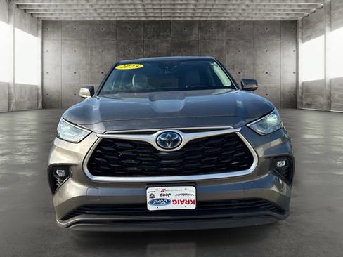 Used 2023 Toyota Highlander LE AWD/4WD image 2