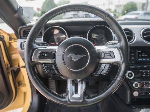 Used 2016 Ford Mustang Coupe RWD image 25