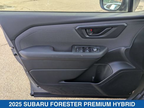 Used 2025 Subaru Forester Premium AWD/4WD image 12