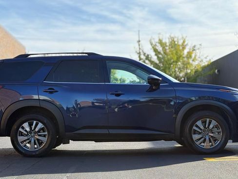 Used 2025 Nissan Pathfinder SV FWD image 8