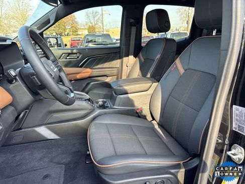 Used 2025 GMC Canyon AT4 w/ Nightfall Edition image 19