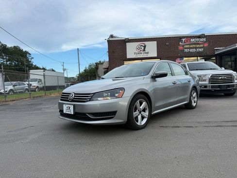 Used 2013 Volkswagen Passat 2.5 SE FWD image 1